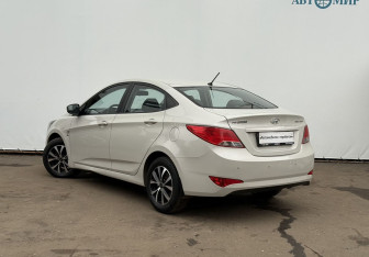 Подержанный автомобиль Hyundai Solaris Sedan 2015 года (7 фото)