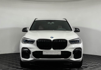Подержанный автомобиль BMW X5 2019 года (3 фото)