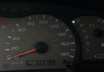 Подержанный автомобиль Toyota Sequoia 2001 года (19 фото)