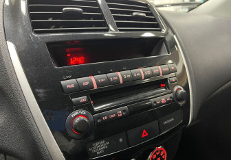 Подержанный автомобиль Peugeot 4008 2012 года (13 фото)