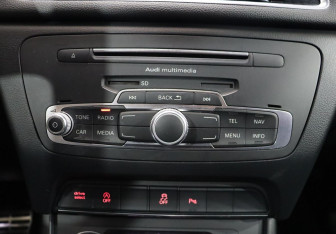 Подержанный автомобиль Audi Q3 2017 года (19 фото)