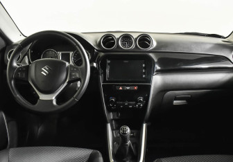 Подержанный автомобиль Suzuki Vitara 2017 года (10 фото)
