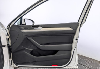 Подержанный автомобиль Volkswagen Passat Sedan 2020 года (24 фото)