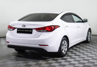 Подержанный автомобиль Hyundai Elantra Sedan 2014 года (3 фото)