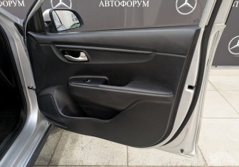 Подержанный автомобиль Kia Rio Hatchback 2021 года (23 фото)