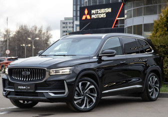 Подержанный автомобиль Geely Monjaro 2023 года (25 фото)