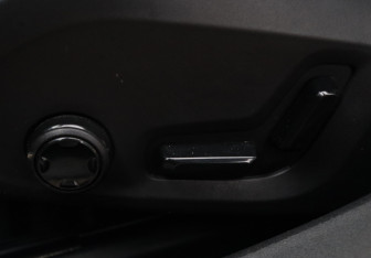 Подержанный автомобиль Volvo S90 2017 года (19 фото)