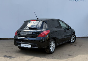 Подержанный автомобиль Peugeot 308 Hatchback 2009 года (5 фото)