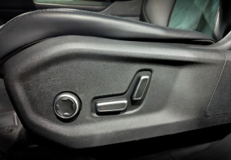 Подержанный автомобиль Geely Monjaro 2023 года (21 фото)