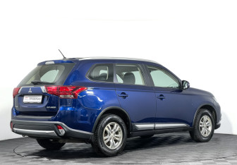 Подержанный автомобиль Mitsubishi Outlander 2015 года (5 фото)