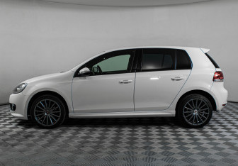 Подержанный автомобиль Volkswagen Golf Hatchback 2012 года (8 фото)