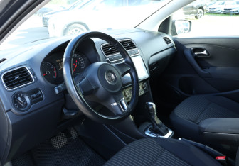 Подержанный автомобиль Volkswagen Polo Sedan 2015 года (13 фото)