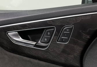 Подержанный автомобиль Audi Q7 2021 года (17 фото)