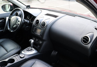 Подержанный автомобиль Nissan Qashqai 2010 года (8 фото)