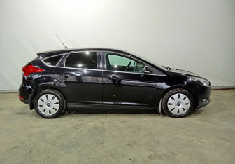Подержанный автомобиль Ford Focus Hatchback 2016 года (8 фото)