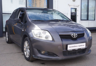 Подержанный автомобиль Toyota Auris Hatchback 2007 года (3 фото)