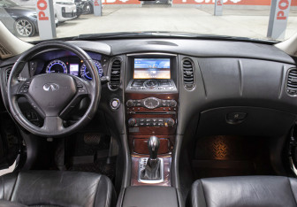 Подержанный автомобиль Infiniti QX50 2014 года (14 фото)