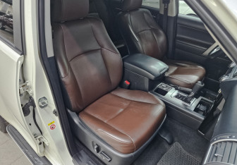 Подержанный автомобиль Toyota Land Cruiser Prado 2016 года (21 фото)