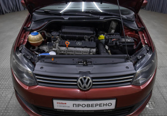 Подержанный автомобиль Volkswagen Polo Sedan 2012 года (9 фото)