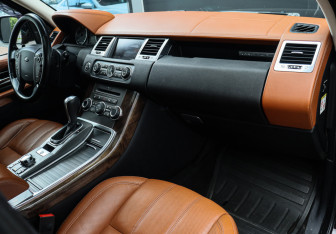 Подержанный автомобиль Land Rover Range Rover Sport 2011 года (7 фото)