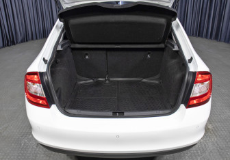 Подержанный автомобиль Skoda Rapid Liftback 2018 года (10 фото)