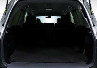 Подержанный автомобиль Toyota Land Cruiser Suv 2015 года (18 фото)