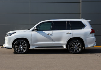 Подержанный автомобиль Lexus LX 2020 года (8 фото)