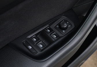 Подержанный автомобиль Volkswagen Passat Sedan 2016 года (14 фото)