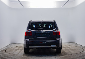 Подержанный автомобиль Chevrolet Orlando 2012 года (6 фото)