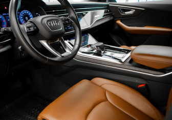 Подержанный автомобиль Audi Q8 2019 года (7 фото)