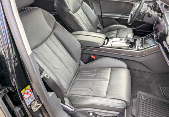 Подержанный автомобиль Audi A8 2021 года (25 фото)