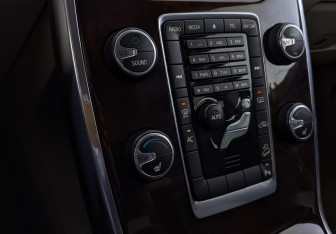 Подержанный автомобиль Volvo XC70 2011 года (21 фото)