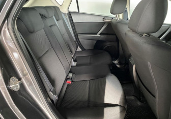 Подержанный автомобиль Mazda 3 Hatchback 2013 года (10 фото)