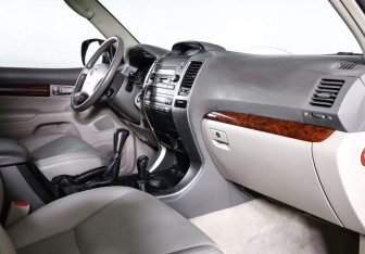 Подержанный автомобиль Toyota Land Cruiser Prado 2007 года (10 фото)