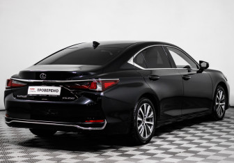 Подержанный автомобиль Lexus ES 2020 года (5 фото)