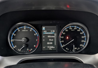 Подержанный автомобиль Toyota RAV4 2016 года (16 фото)