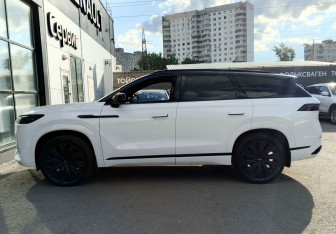 Подержанный автомобиль Jaecoo J8 2024 года (8 фото)