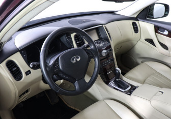 Подержанный автомобиль Infiniti QX50 2016 года (9 фото)