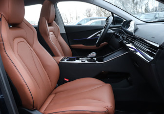 Подержанный автомобиль Omoda C5 2023 года (14 фото)