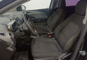 Подержанный автомобиль Chevrolet Aveo Sedan 2014 года (20 фото)