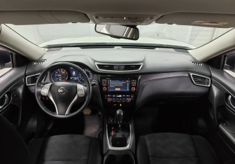 Подержанный автомобиль Nissan X-Trail 2017 года (13 фото)