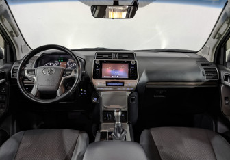 Подержанный автомобиль Toyota Land Cruiser Prado 2018 года (14 фото)
