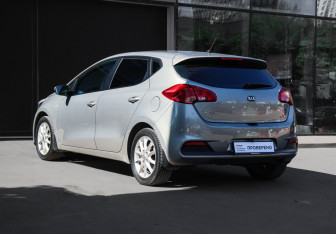 Подержанный автомобиль Kia Ceed Hatchback 2015 года (6 фото)