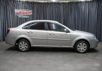 Подержанный автомобиль Chevrolet Lacetti Sedan 2009 года (4 фото)