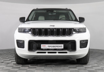 Подержанный автомобиль Jeep Grand Cherokee 2022 года (2 фото)