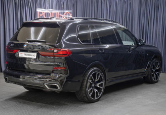 Подержанный автомобиль BMW X7 2021 года (5 фото)