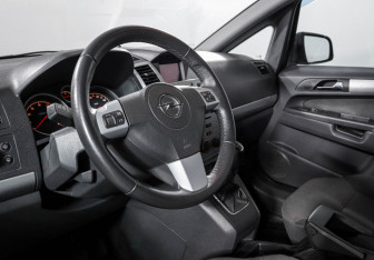 Подержанный автомобиль Opel Zafira Compactvan 2012 года (14 фото)