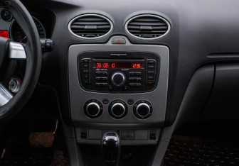 Подержанный автомобиль Ford Focus Hatchback 2010 года (14 фото)