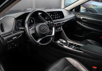Подержанный автомобиль Hyundai Sonata 2020 года (12 фото)