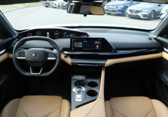 Подержанный автомобиль Changan UNI-V 2022 года (12 фото)